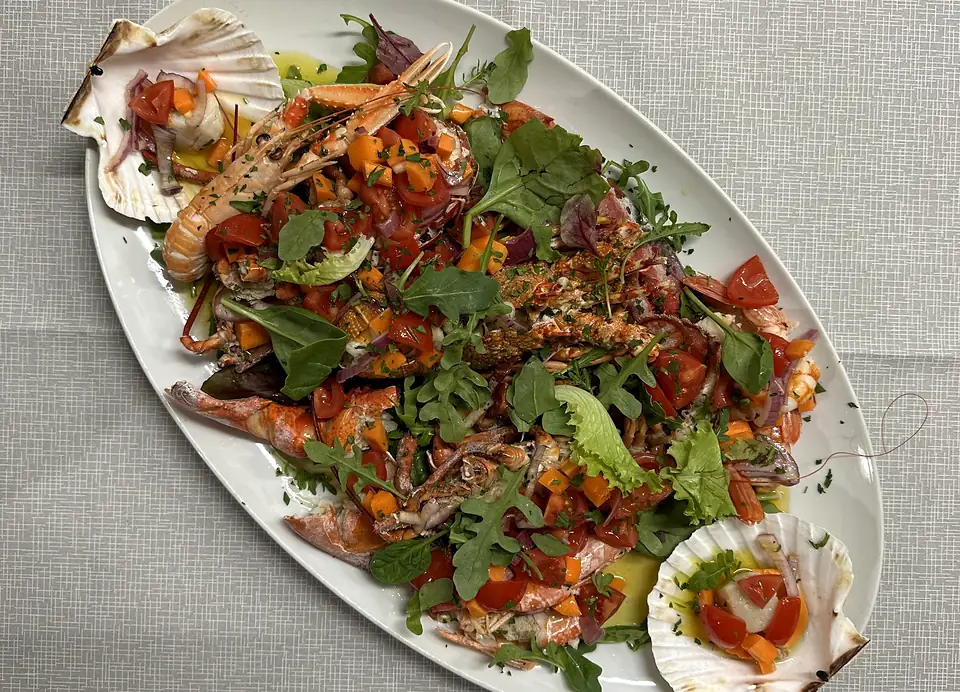 Catalan-style shellfish with tomato, onion and rocket