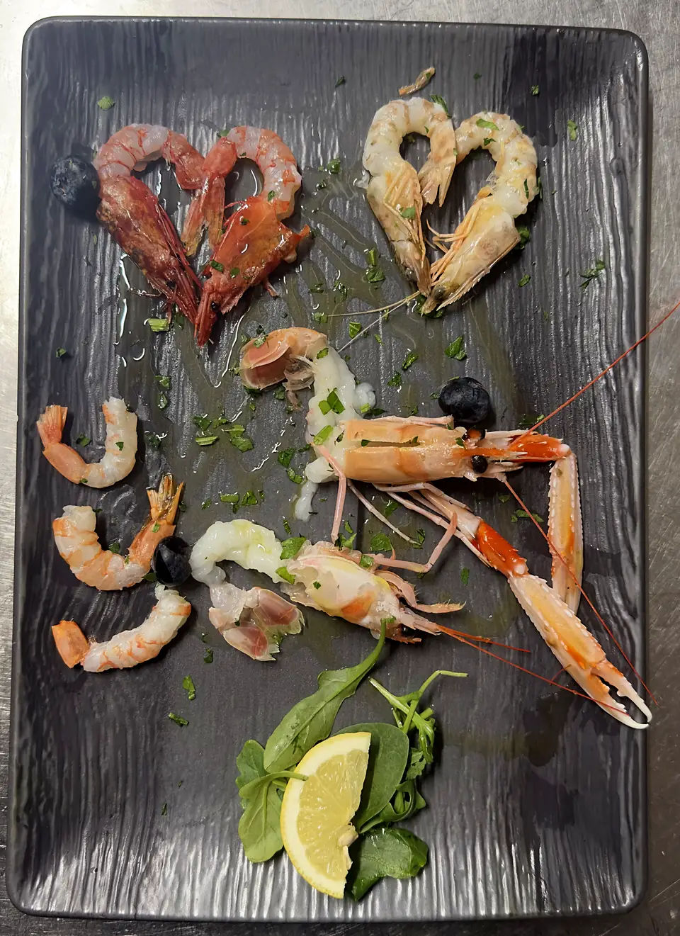 Raw shellfish: red prawns, purple prawns and langoustines